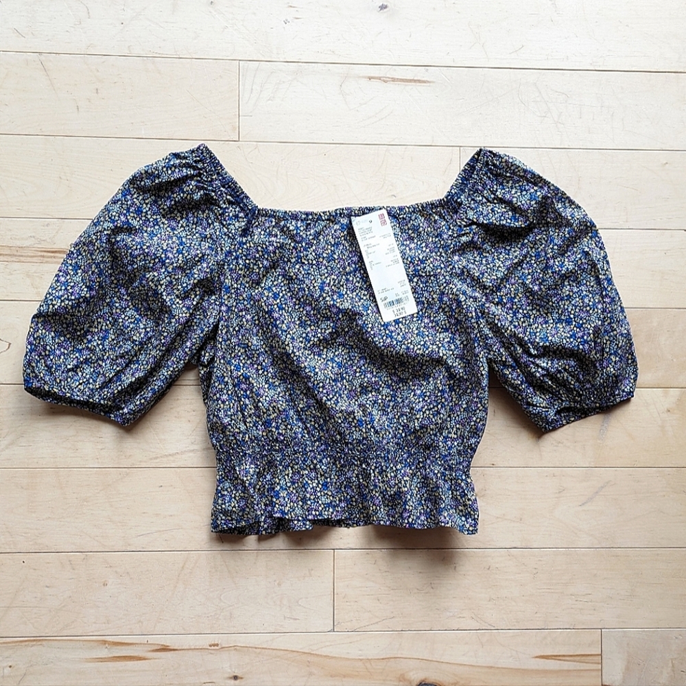 Uniqlo puff sleeve floral crop top